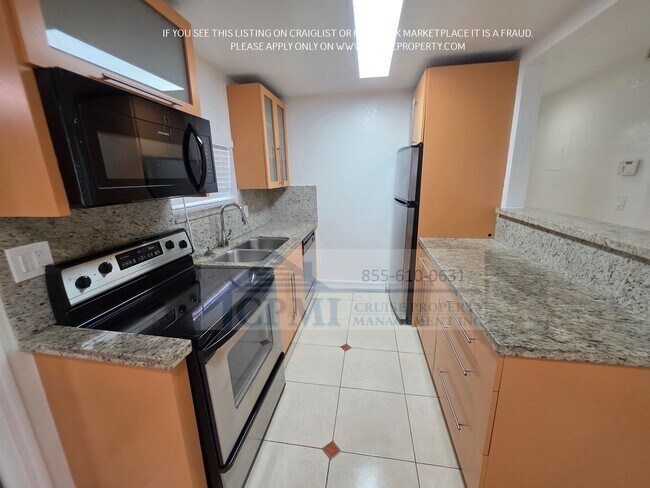 Building Photo - The perfect corner House with 3 beds 2 bat...
