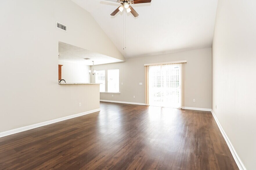 Building Photo - 127 Berele Shepsele Ln