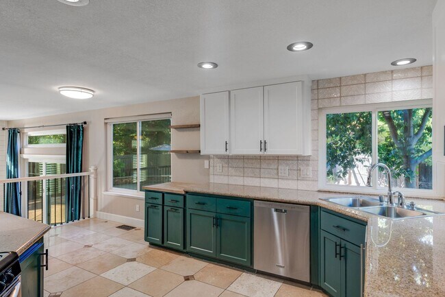 Building Photo - 3 Bedroom Folsom Home with Updated Kitchen, Pool and 3-Car Garage!