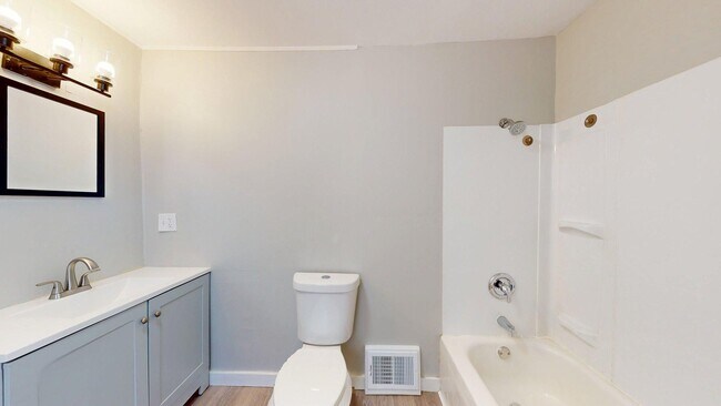 Building Photo - Cudell/West Blvd neighborhood; 4 bedroom/1 bath single family house for rent!