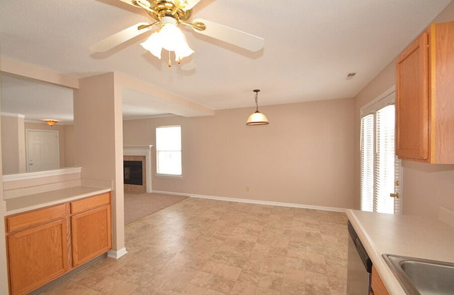Building Photo - 7756 Mistflower Ln