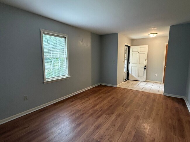 Building Photo - 209 Longstreet St