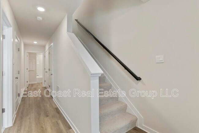 Building Photo - 413 Eclipse St