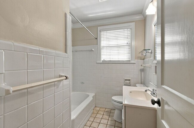 Building Photo - 2023 Galbraith Dr
