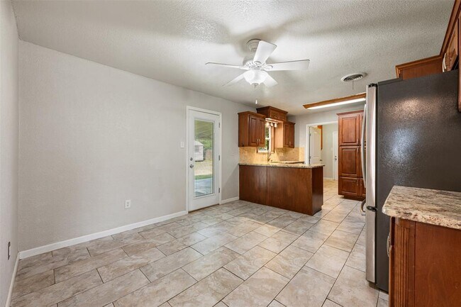 Building Photo - 2506 Oak Ln