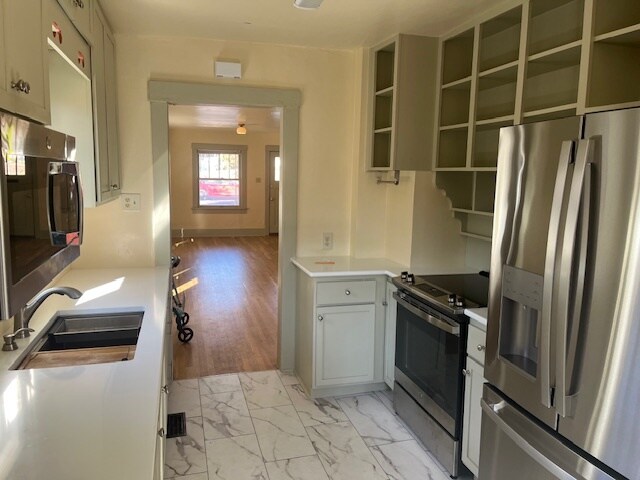 Building Photo - 831 E Platte Ave