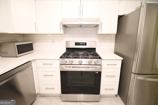 Building Photo - 34 Little Silver Ct