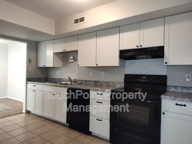 Building Photo - 7001 Stonington Ln