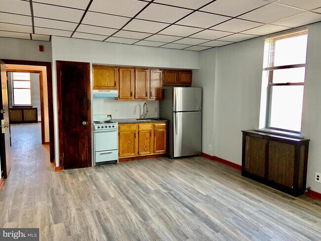 Building Photo - 2250 S 9th St