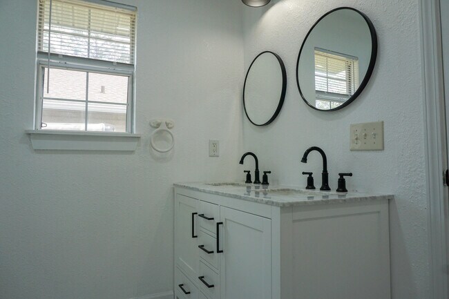 Building Photo - 233 Grand Prix Dr