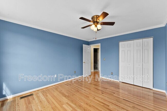 Building Photo - 9140 Worthington Dr