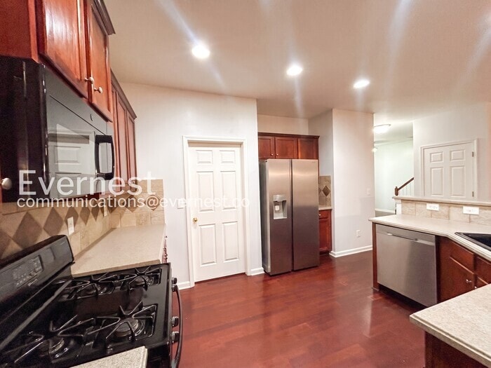 Building Photo - 200 Suttles Dr SW