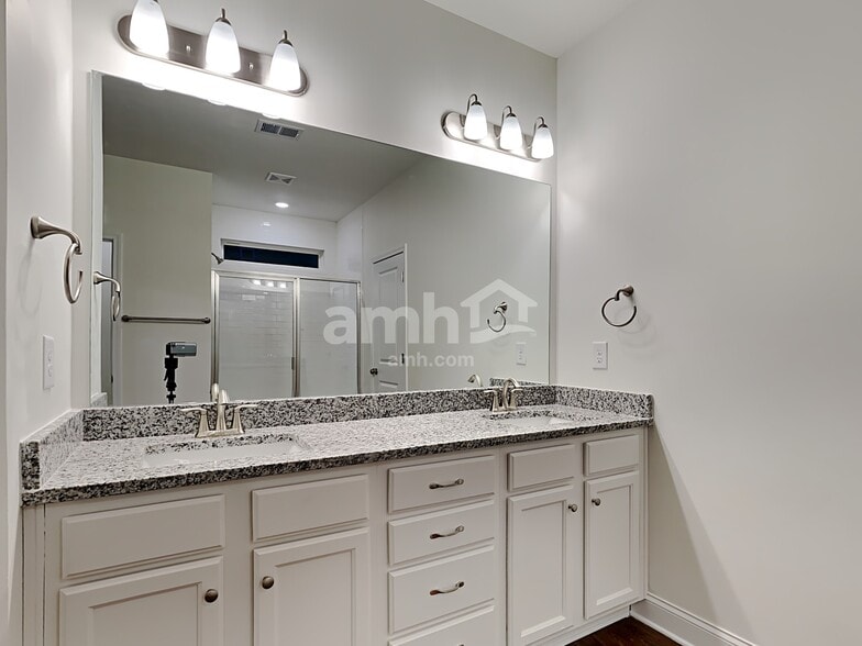 Building Photo - 5065 Hudson Vly Dr