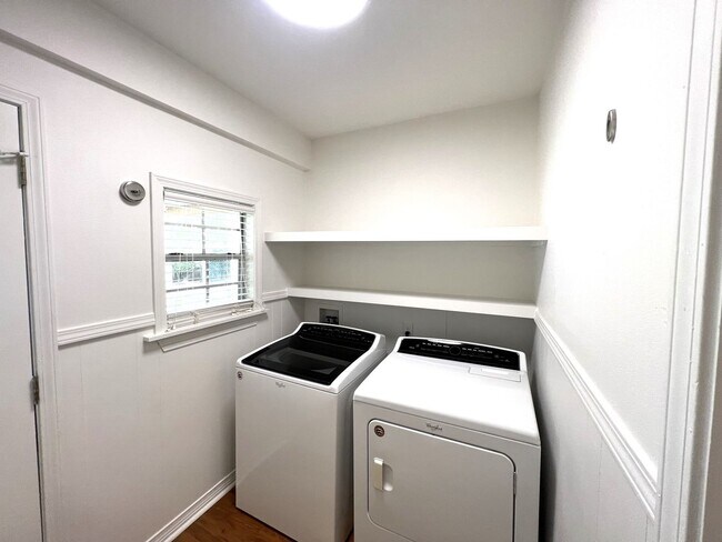 Building Photo - Iconic.... Capital Heights Cottage