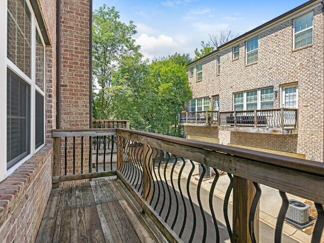 Building Photo - Third Ward Stunner-Uptown Location!