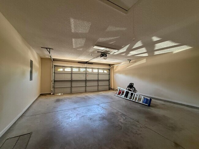 Building Photo - 1322 Hidden Timbers Pl