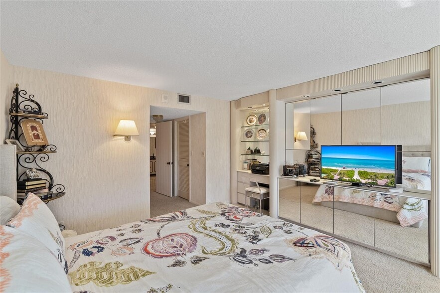 Building Photo - 1920 S Ocean Dr