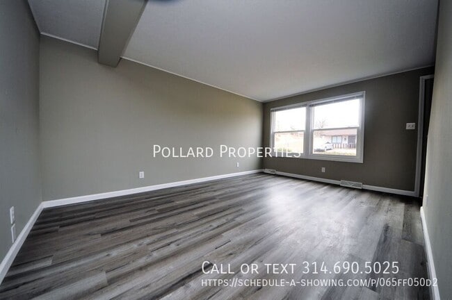 Building Photo - 301-307 Granada Dr