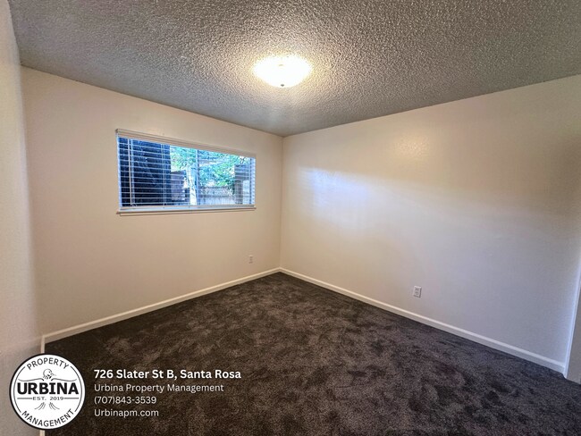 Building Photo - Updated Two Bedroom Ground Floor Apartment in Prime Santa Rosa Location
