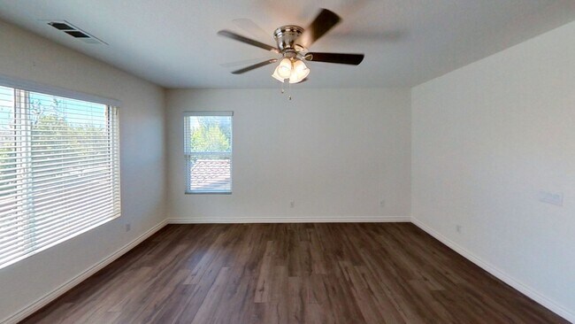 Building Photo - Spacious 4 Bedroom 3 Full Bathroom Home in...