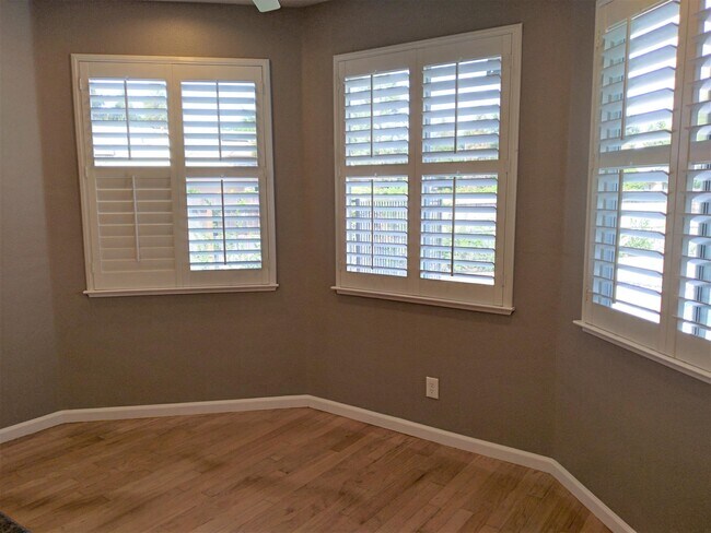 Building Photo - 553 W Fallbrook Ave