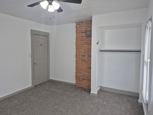 Building Photo - 569 E Whittier St