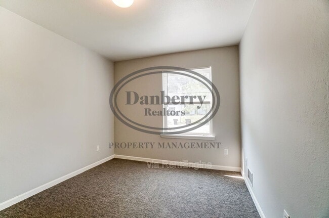 Building Photo - 3704 Willow Run Dr