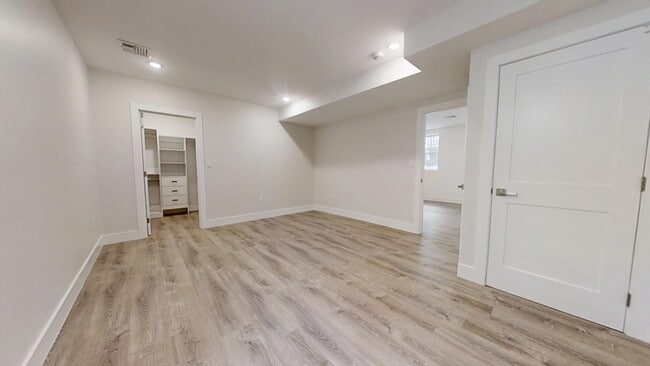 Building Photo - 73A Trowbridge St