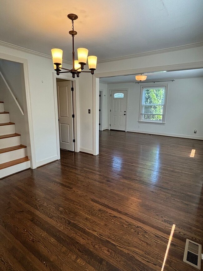 Building Photo - LEASING SPECIAL Cozy East Nashville 3 Bedr...