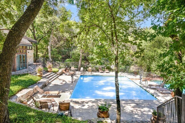 Building Photo - 4711 Spicewood Springs Rd