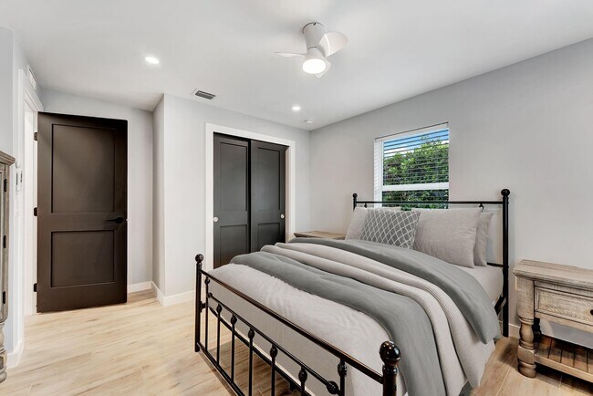 Building Photo - 320 NW 3rd Ave