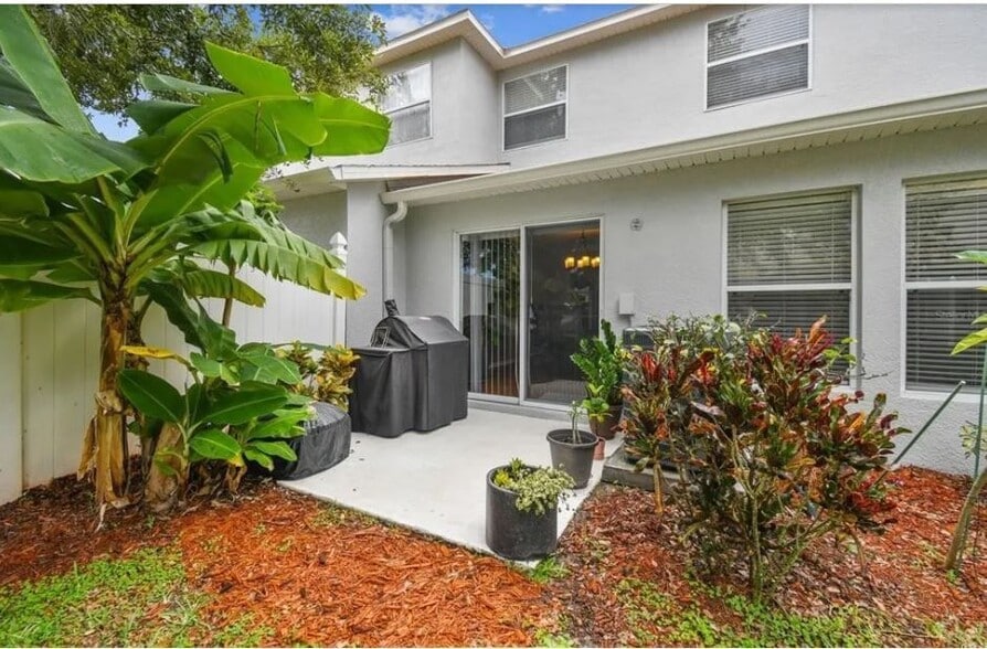 Building Photo - 2403 Hassonite St