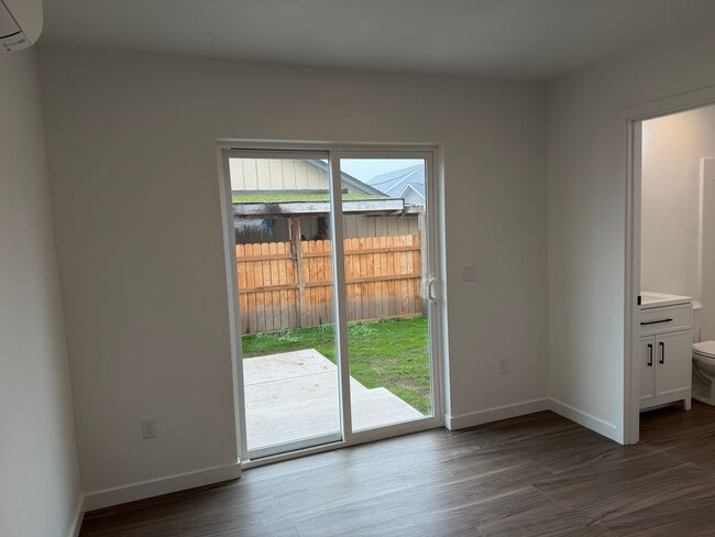 Building Photo - Brand new 3 bedroom 3 full bath townhouse in Thurston!