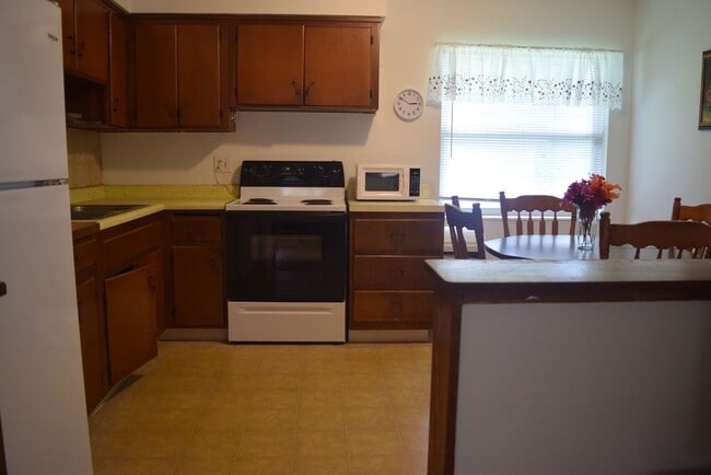 Building Photo - Fully Furnished Seasonal Unit in Jensen Beach Florida