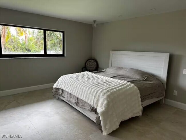 Building Photo - 2201 Longboat Dr