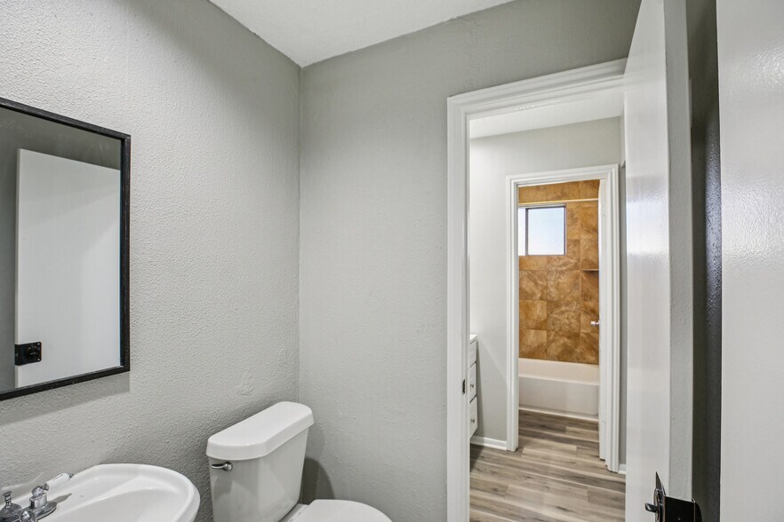 Building Photo - 3715 Wells Mark Dr