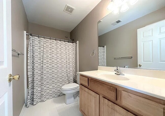 Building Photo - 1901 Blue Heron Dr