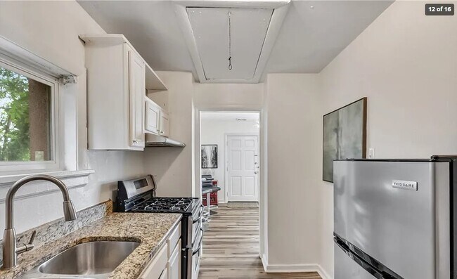 Building Photo - 2307 1st Ave