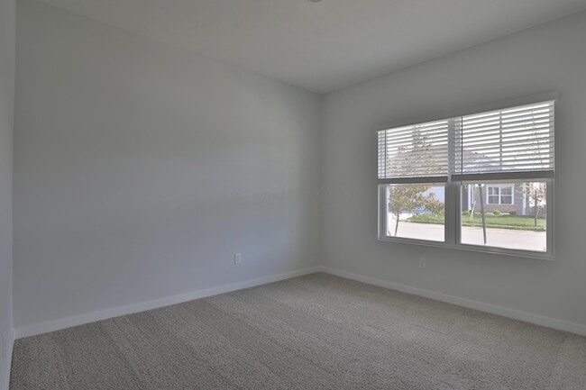 Building Photo - 738 Maria Dr