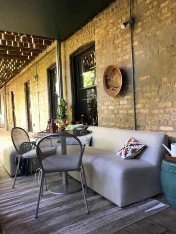 Building Photo - 1454 W Roscoe St