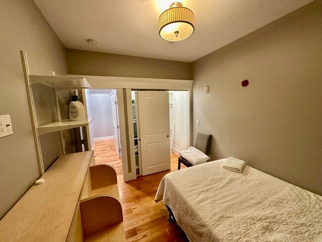 Building Photo - 11 S Mason St