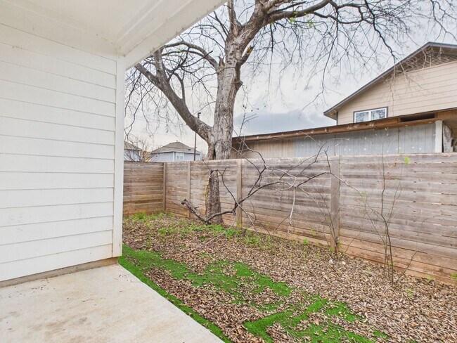 Building Photo - 6102 Caddie St