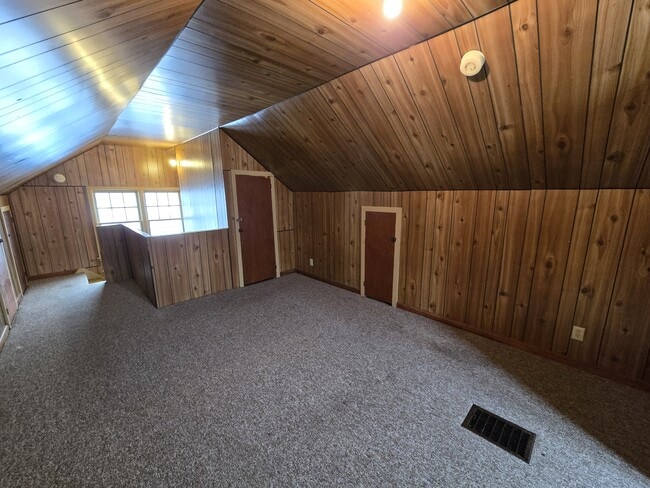 Building Photo - 401 Charles St