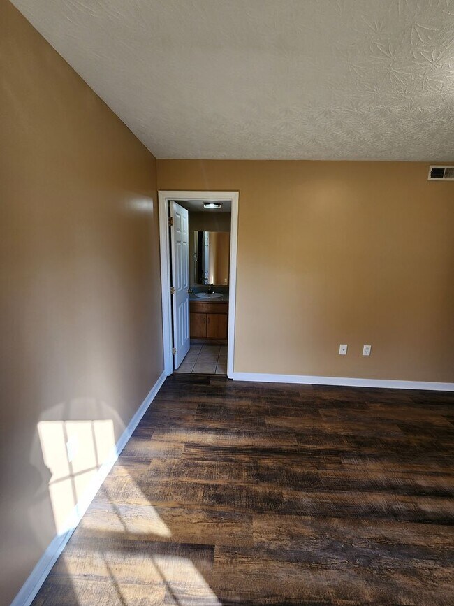 Building Photo - Spacious 2 bedroom 2 full bath first floor apartment for rent!!