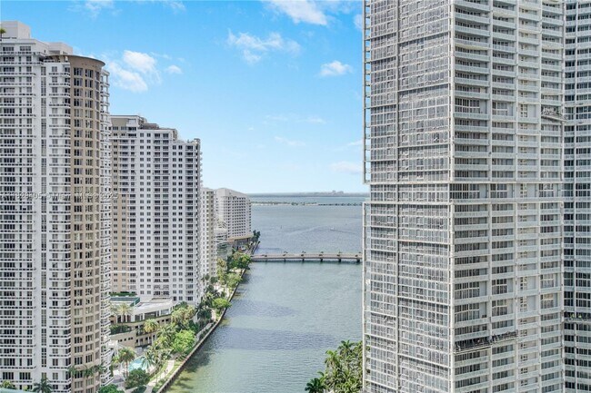 Building Photo - 300 Biscayne Blvd Way