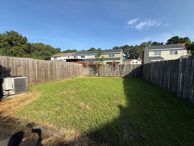 Building Photo - 609 Myrtlewood Cir