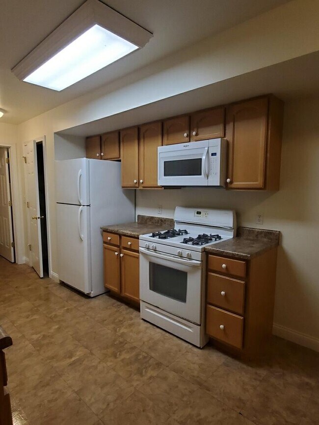 Building Photo - 915 S 20th St