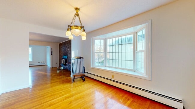 Building Photo - 3 Bedroom Split Level in Woodbridge