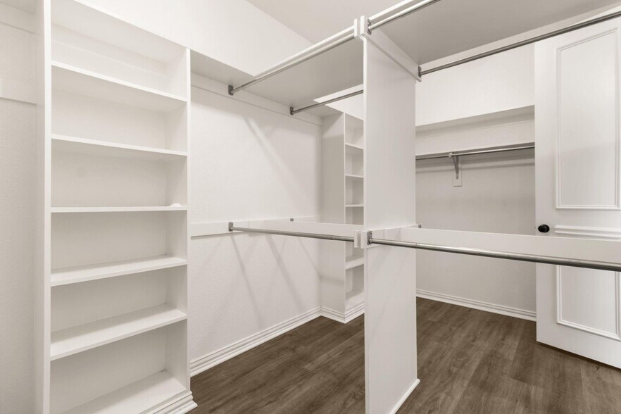 Building Photo - 2313 Marblewood Dr