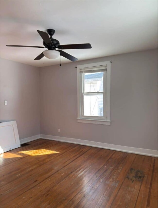 Building Photo - U of L Campus - 3 bedroom house!